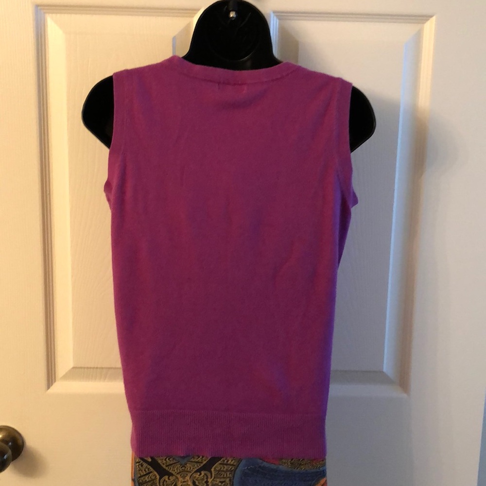 017. Sleeveless Sweater - Picture 2 of 2